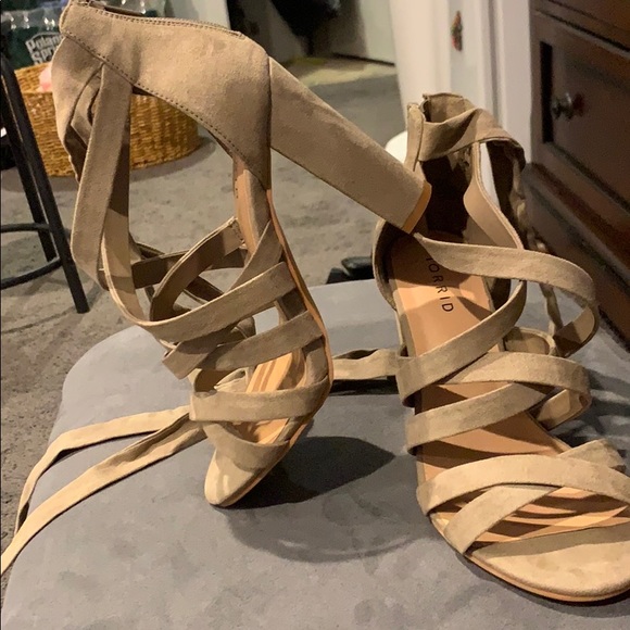 Cognac strapping heel — size 8W - Picture 2 of 4